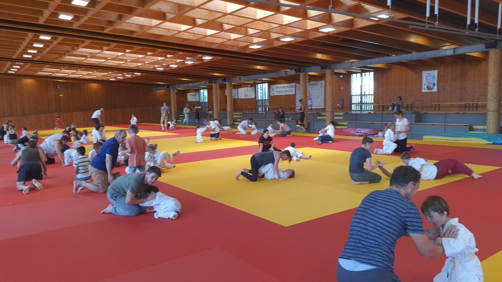 Judo carhaisien : enfants et parents réunis sur le tatami