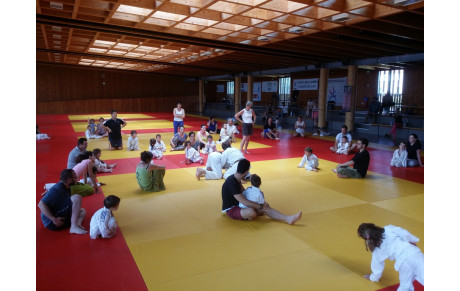 les babys judo invitent leurs parents sur le tatamis !